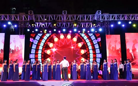 ���I��������~���_����