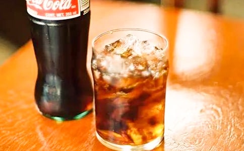 小班活動玩可樂瓶教案