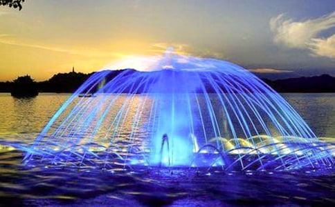 噴泉和泉水作文